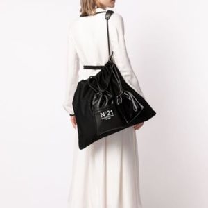 Nº21 logo-print Tris  Drawstring bag Black